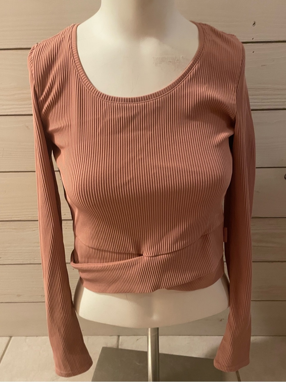 Abercrombie AF Sportswear Ribbed Long-Sleeve Scoop Crop Top in Dusty Rose